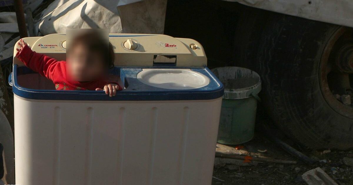 إهمال زوجين يقتل طفليهما بطريقة مريعة 1 922535