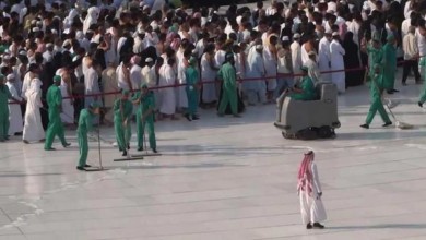 بالصور.. تعرف على كيفية تنظيف الحرم المكي وتطييبه يومياً خلال دقائق معدودة f628412e b048 4c3e 9639 153ffd5f2dbf - بالصور.. تعرف على كيفية تنظيف الحرم المكي وتطييبه يومياً خلال دقائق معدودة