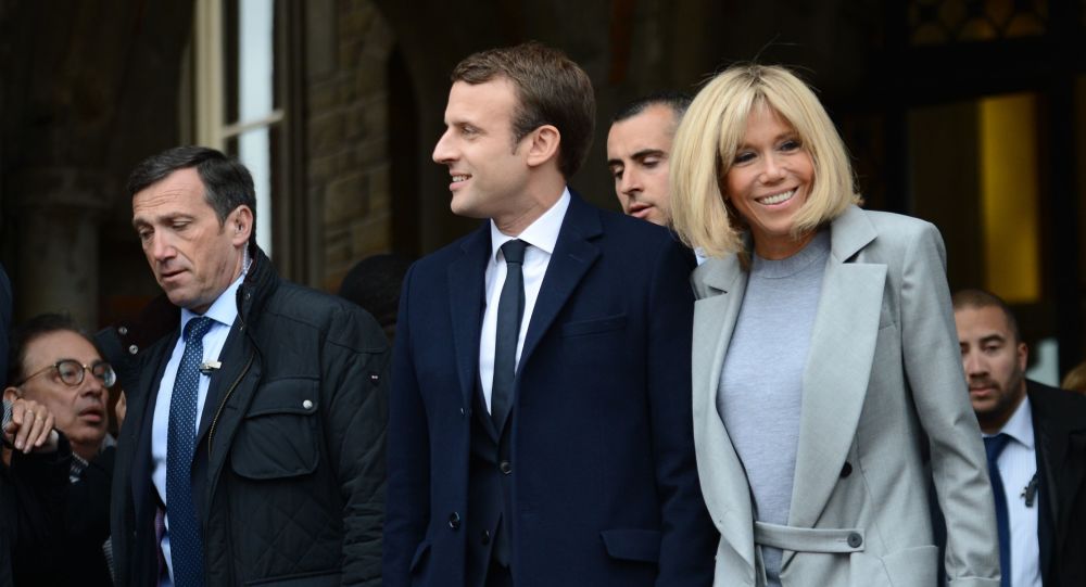 الرئيس الفرنسي ماكرون وزوجته