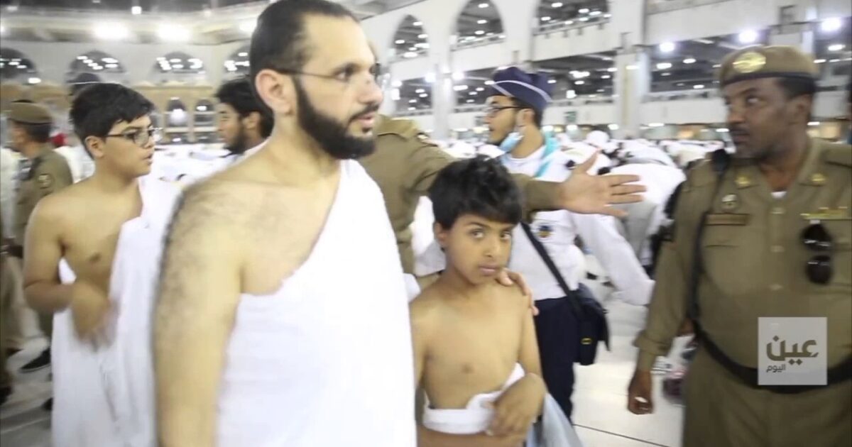 شاهد بالفيديو.. 3 ممرات لتفريغ صحن الطواف في الحرم المكي أثناء الصلوات 3