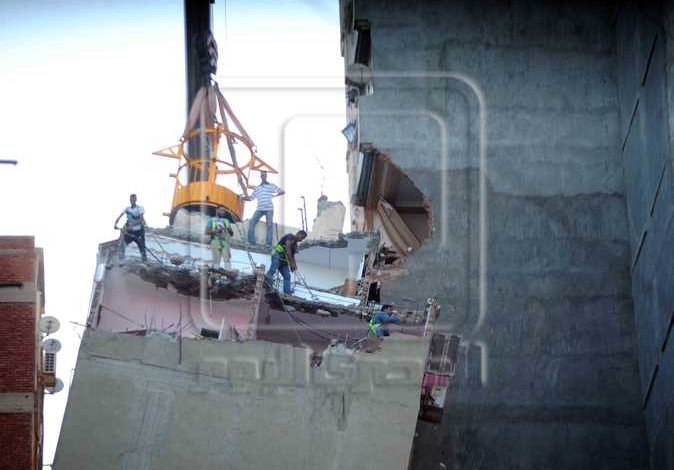 مصر: إزالة 3 أدوار من «العقار المائل» 665783 0