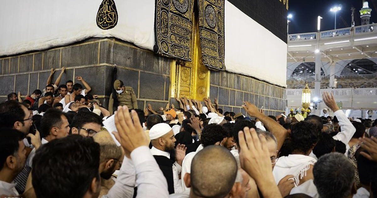 السعودية تتيح تأدية العمرة للقادمين للمملكة بجميع أنواع التأشيرات الكعبه