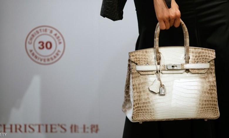 حقيبة يد تباع بثمن قياسي في مزاد حقيبة