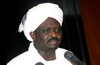 النيل الأزرق: إسناد تأهيل طرق لشركة سودان بايل والي ولاية النيل الأزرق حسين يس حمد