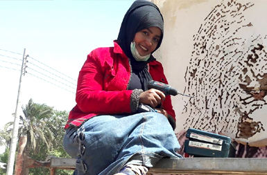 فنانة تشكيلية تنفذ أطول فترة حداد بعد هدم مرسمها بالخرطوم 0998Z