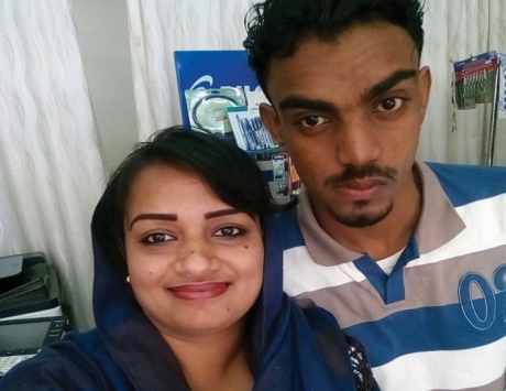 بالصورة .. شاب سوداني يلتقي أخته الهندية بعد 16 عاماً في الإمارات 355