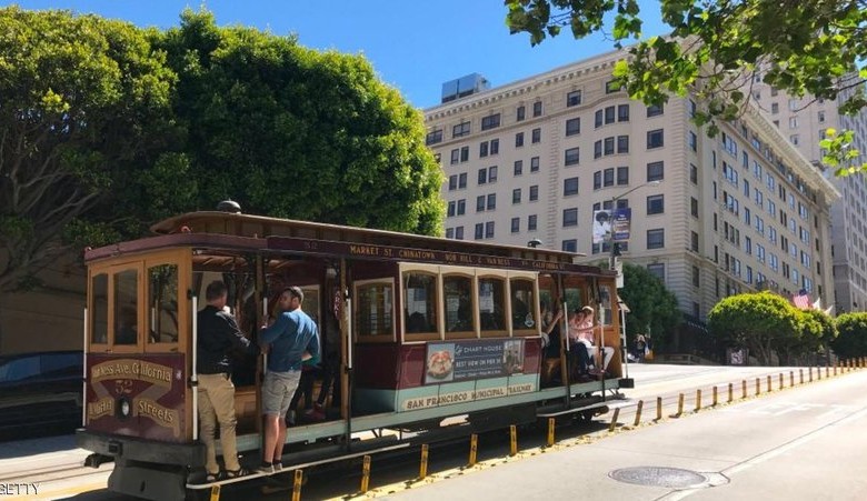 بسبب خطأ بريدي و14 دولارًا .. أمريكيان تملكا شارعًا في سان فرانسيسكو 9087Q