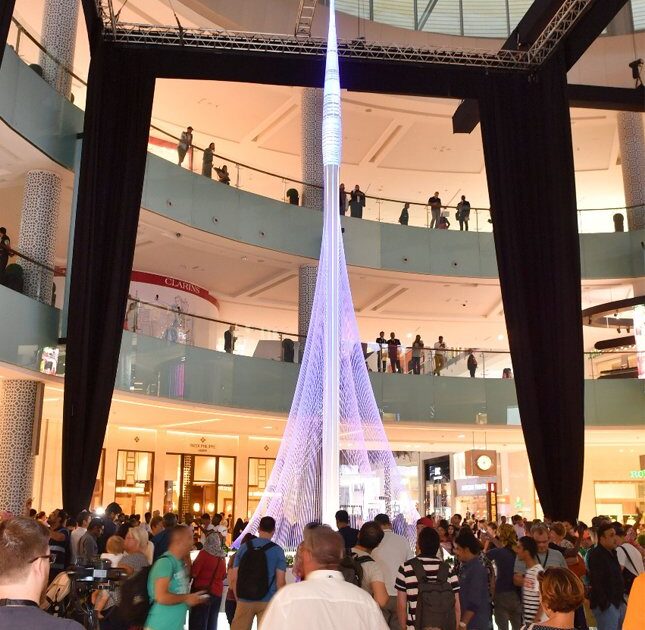 محمد بن راشد يزيح الستار عن مجسم "برج خور دبي" DGE42gQUwAAHYIs