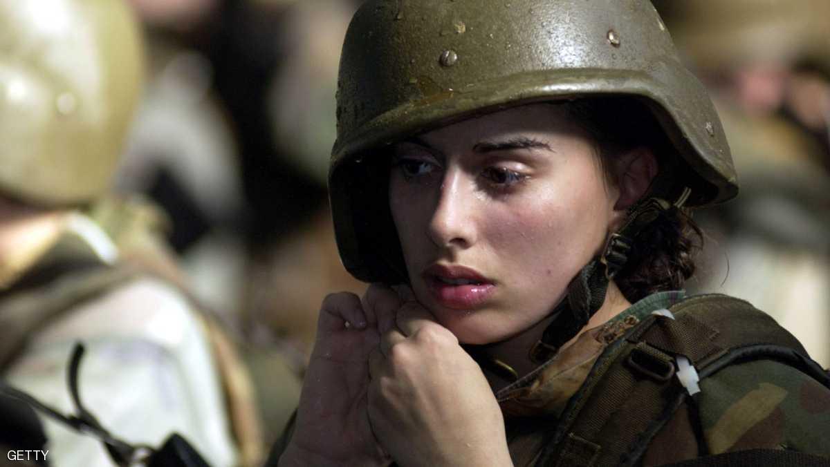 في سابقة تاريخية.. فتاة جميلة تتولى قيادة المارينز في المعارك 1 983437