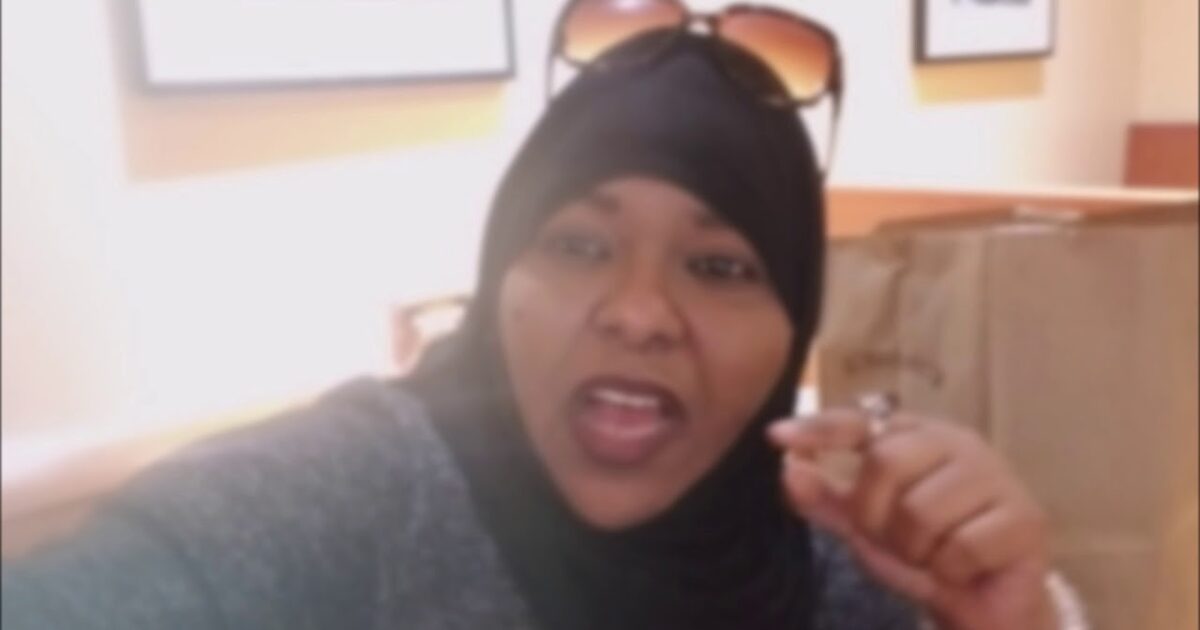 فيديو جديد لسارة منصور : الحقيقة بلا رتوش .. سودانية الركشة وبقية العاهرات 62055