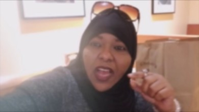 فيديو جديد لسارة منصور : الحقيقة بلا رتوش .. سودانية الركشة وبقية العاهرات 62055