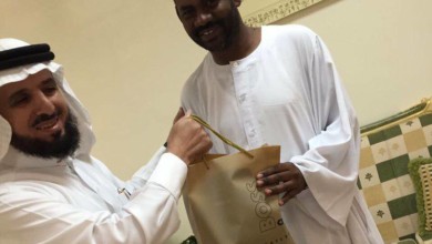 سوداني يعثر على مصوغات ذهبية بربع مليون ويسلمها لصاحبها بخميس مشيط 747474474747