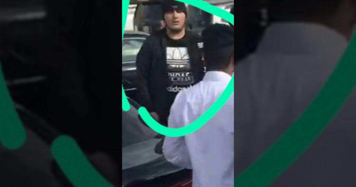 اعتقال الأخ غير الشقيق للملياردير السعودي الوليد بن طلال.. شاهد كيف شارك بسلاح رشاش في شجار مدرسي! 64799