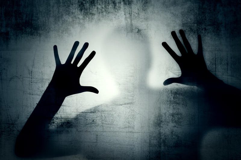 وفاة إعلامية عربية بعد أيام من زواجها في ظروف غامضة وشكوك في مقتلها ظل