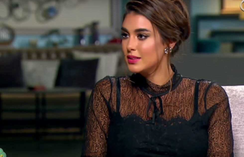 ياسمين صبري تشعل مواقع التواصل بإطلالة فضية أنيقة ومكياج هادئ ياسمين صبري