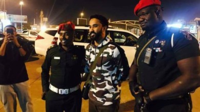 احمد الصادق في قبضة الجيش