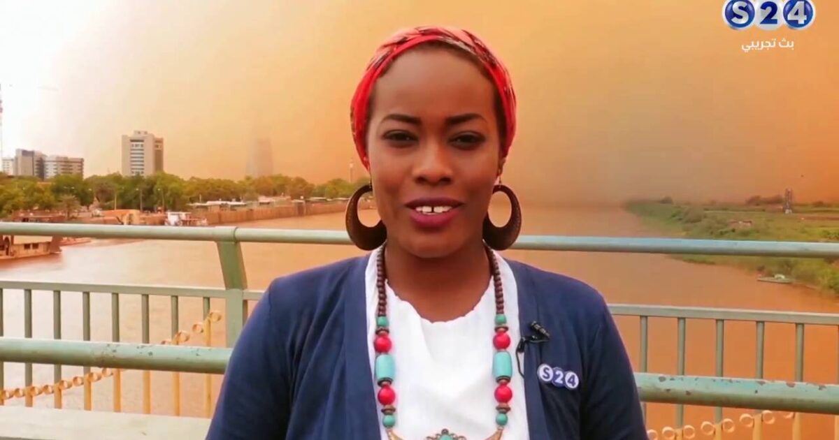 مذيعة سودانية تقدم فقرات مهرجان الأقصر تسنيم