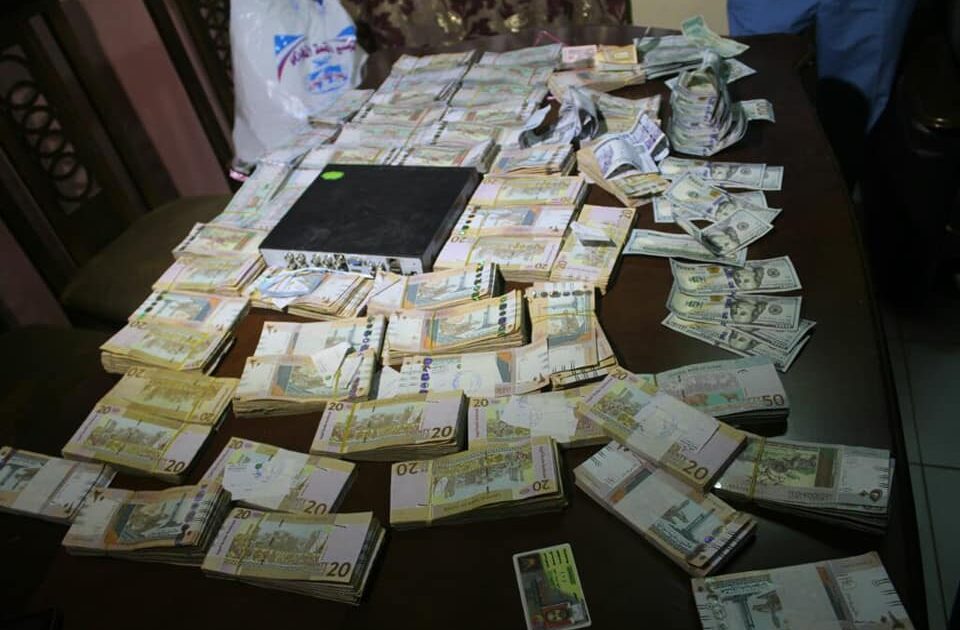 بلاغات إحتيال وتزوير ضد شقيقة مسؤول رفيع نصبت على (17) مستثمراً سعودياً مبالغ مسروقة سرقة
