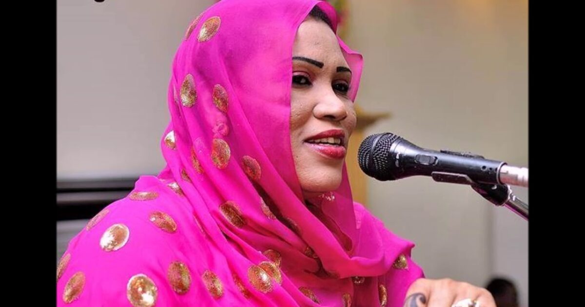 شاهد بالفيديو.. الفنانة إنصاف مدني تفاجئ المتابعين وتظهر في “لايف” بدون “مكياج” وترد على سخرية الجمهور: (أمشوا للناس الممسحة وعاملة مكياج أنا خلوني في حالي دا عاجبني) 77422