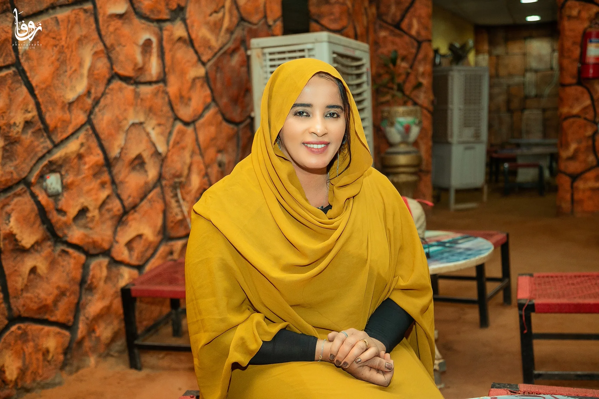 شاهد بالصورة.. الناشطة السودانية الشهيرة في العمل الطوعي سوهندا عبد الوهاب تعبر جسر الحلفايا بسيارتها وتبعث التفاؤل والطمأنينة في نفوس المواطنين سوهندا