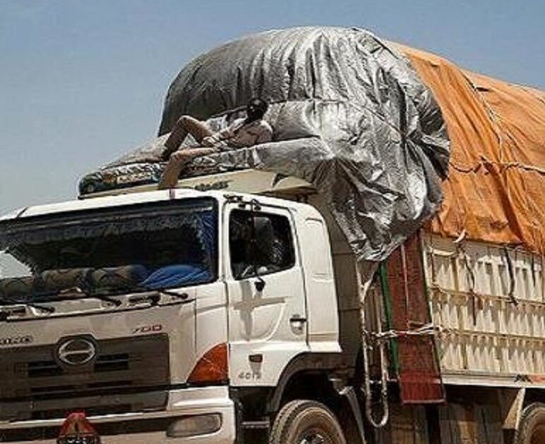 مسؤول أممي: شاحنات المساعدات عالقة بين شرق السودان وغربه شاحنة