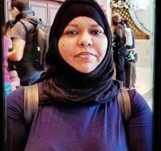 بالفيديو : سودانية تصف السودانيين بأقبح الصفات وكثير من المهاجرين يوافقونها سارة منصور ناشطة