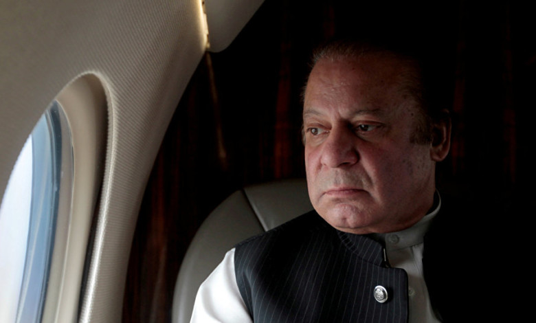 اعتقال نواز شريف وابنته مريم فور عودتهما إلى باكستان نواز شريف رئيس باكستان السابق