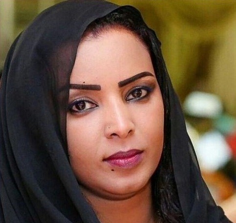 أول ظهور لمذيعة “حَرَم وزير” سوداني، بقناة العربية صباح اليوم حرم الوزير