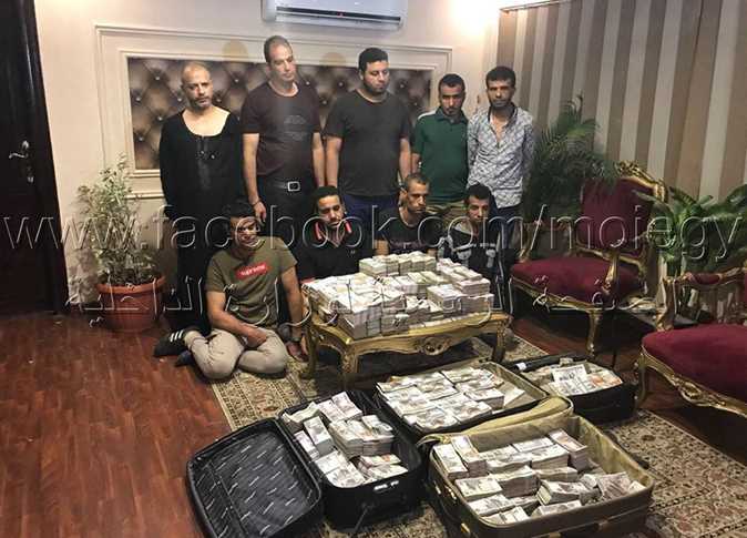 مصر :القبض المتهمين بسرقة 19 مليون جنيه من سيارة نقل أموال مصر سرقة 16 مليون جنيه من سيارة