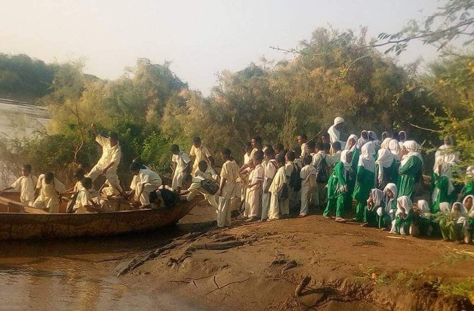 (المراكب) وسيلة النقل الوحيدة لقرى شمال بحري 1