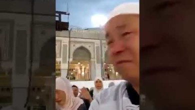 فيديو ...لحجاج يودعون الكعبة وهم يرجعون إلى الوراء.. وعضو بـ"كبار العلماء" يعلق 100790