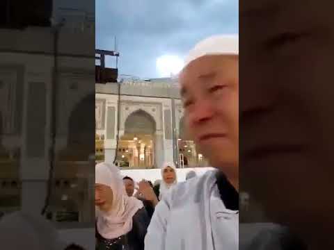 فيديو ...لحجاج يودعون الكعبة وهم يرجعون إلى الوراء.. وعضو بـ"كبار العلماء" يعلق 100790