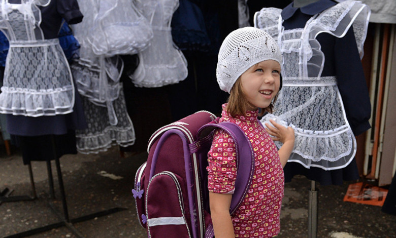 الخطر الرئيسي لحقيبة الظهر على الطفل 1034939466