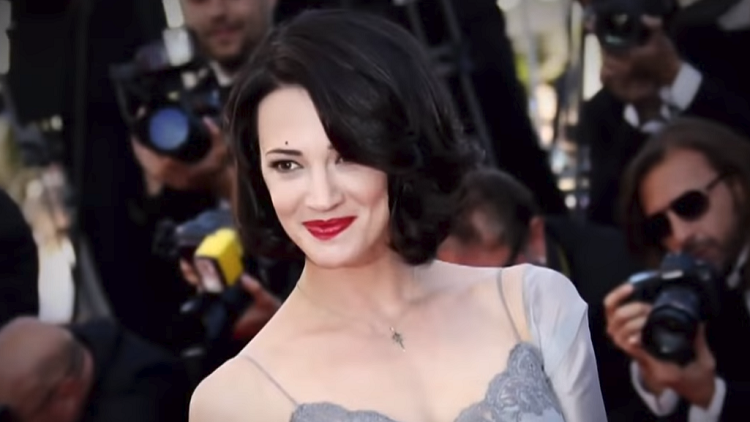 نجمة عالمية تدفع 380 ألف دولار لإخفاء فضيحة جنسية 5b7bed8395a59767408b4599