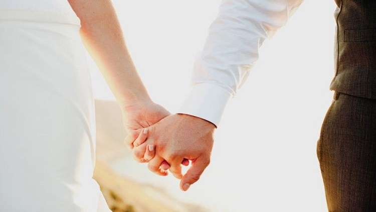 أقرضت زميلها مليون و200 ألف دولار ليتزوجها.. فكانت المفاجأة! 5b83d5b2d43750427f8b45d8