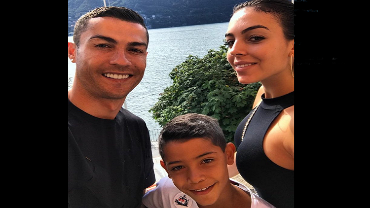 نجل كريستيانو يخوض أول تدريباته مع يوفنتوس 5b851a28d4375035348b461a