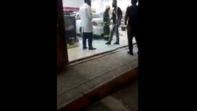 شاهد... سعودية تقتحم صيدلية بسيارتها 98698