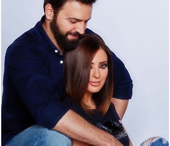 (صور)رد تيم حسن ووفاء الكيلاني على إعلامي لبناني قال: "زوجها مش فاضي لها" Capture 1