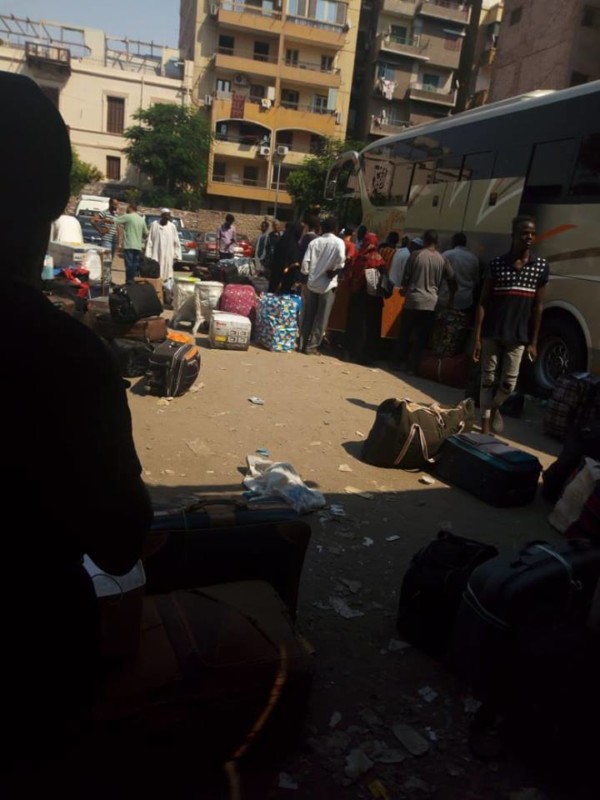 بالصور ..قرار مصري جديد يتسبب في احتجاز اكثر من 600 سوداني بالقاهرة سودانيين عالقين بمصر2