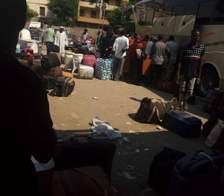 مهاجرون سودانيون في مصر.. كورونا يحاصرهم والفقر ينهش أجسادهم سودانيين عالقين بمصر2