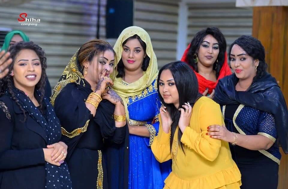 مذيعات النيل الأزرق يتلقين عشرات من طلبات الزواج مذيعات قناة النيل الازرق