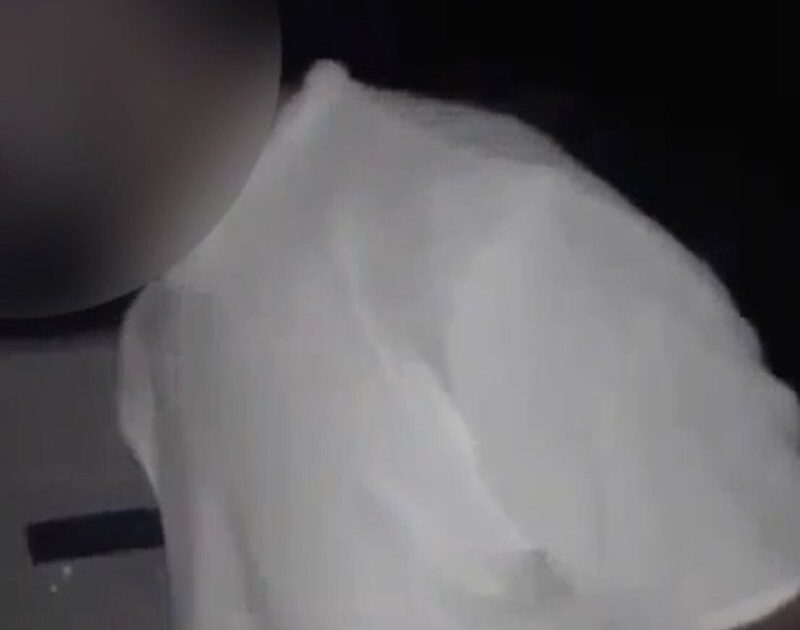 فيديو متداول لـ"راعي ماشية" يكبل كفيله في الصحراء.. حوار واحتجاج ووعد لم يفِ به 5b8c283dc6573
