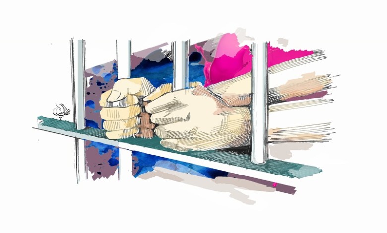 عصابة تحتال على راغبي القدوم إلى الدولة بأذونات مزورة image