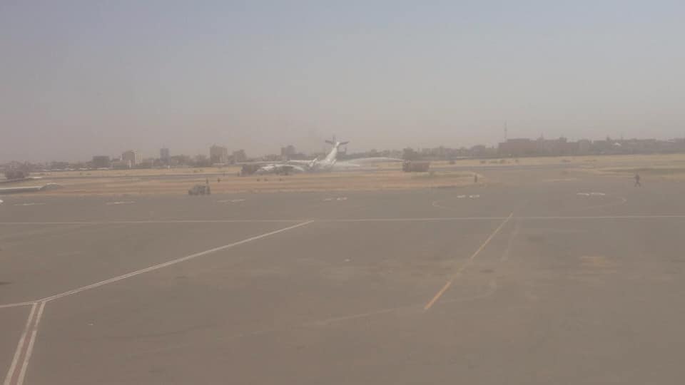 صالة مغادرة مطار الضعين – تشعل مواقع التواصل الاجتماعي تصادم طائرتين بمطار الخرطوم