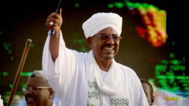 البشير يرقص