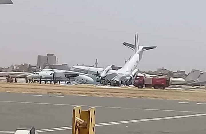 عاجل: تصادم طائرتين بمطار الخرطوم والدفاع المدني يهرع لإخماد الحريق تصادم طائرتين