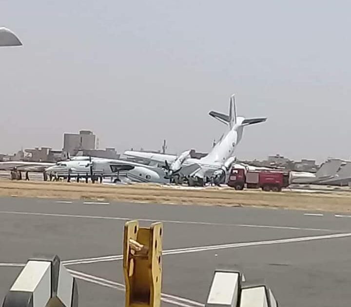 عاجل: تصادم طائرتين بمطار الخرطوم والدفاع المدني يهرع لإخماد الحريق تصادم طائرتين