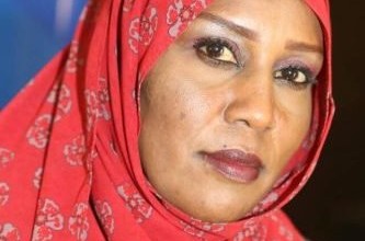 بالسكاكين والسواطير … عصابة تقتحم منزل الصحافية رجاء نمر رجاء نمر