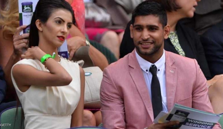 بسبب "متحولة جنسيا".. الملاكم أمير خان يقع في فضيحة مدوية ملاكم