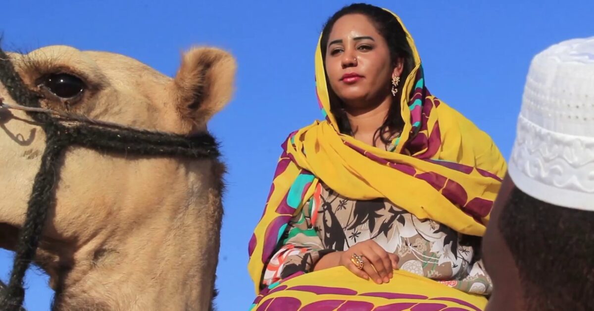 سوداني يتبول أمام امرأة في مشهد درامي بطولة الفنان نزار المهندس يثير سخط فيسبوك 119308